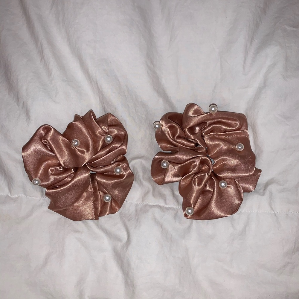 Pearl satin scrunchies